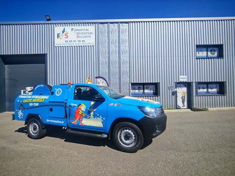 camion hydrocurage bleu
